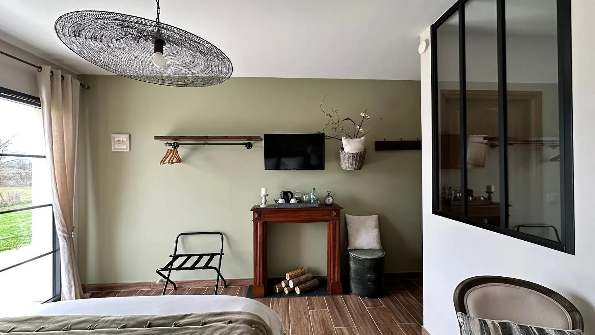 Aux 3 Forets Bizeneuille Bed & Breakfast